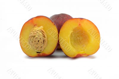 Cut the red nectarines