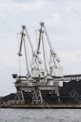 Lifting crane