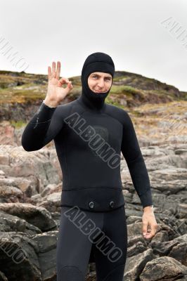 diver prepares to dive
