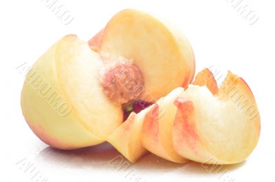 Peach with fig slices