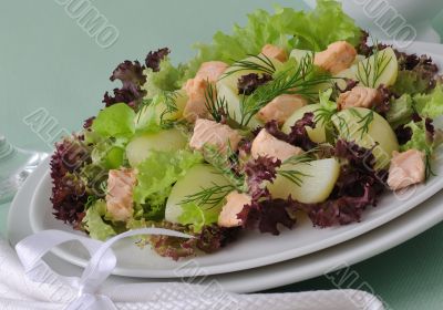 Potato salad with salmon