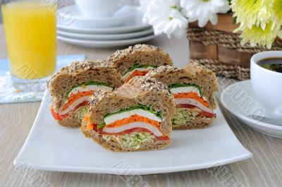 Baguette with chicken and vegetables