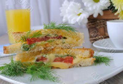 Sandwich with tomato and cheese