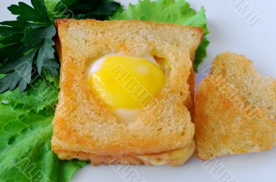 Toast with egg in the form of a heart