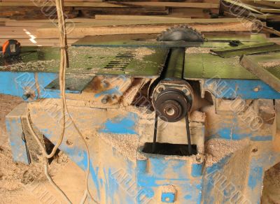 Sawing machine for wood processing