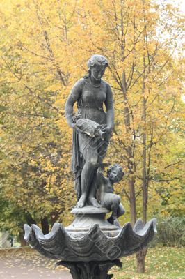 Fontain in the autumn park