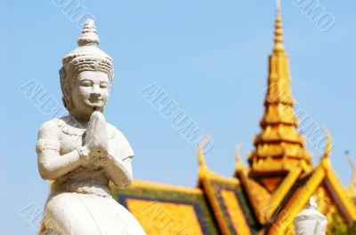 Buddha sculpture in front of the golden temple