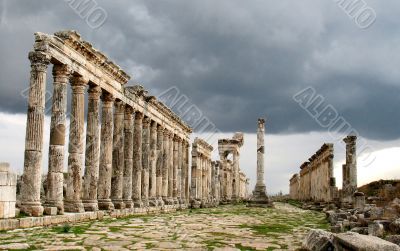 Apamea before a thunder-storm 