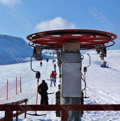 device for lift of skiers