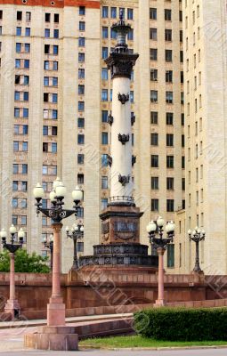Column with the rostra, surrounded by the night lights