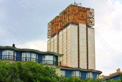 High-tech style building