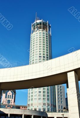 High-tech style building