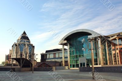 High-tech style building