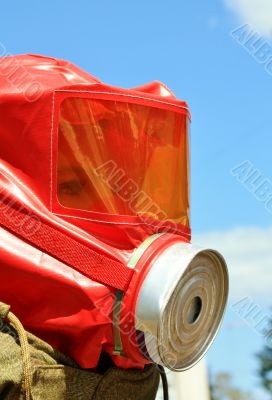 Rescuer&rsquo;s helmet with mask and respirator