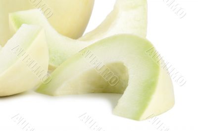close up image of slices of cantaloupe fruits 