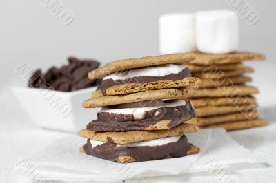 smores sandwich with marshmallow chocolate and crackers
