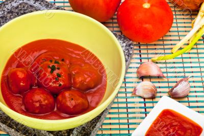 Meatballs with tomato sauce