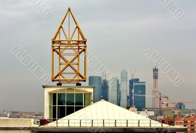 Decorative elements on the roof of the building