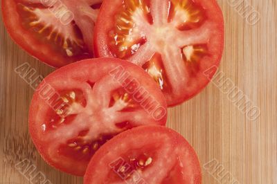 sliced tomatoes