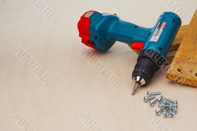 powerdrill and screws