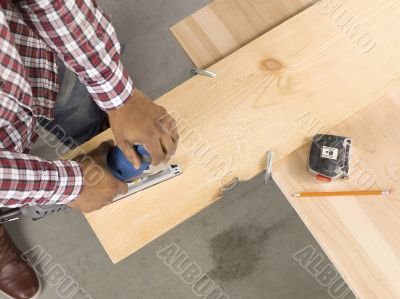 man holding an electric jigsaw