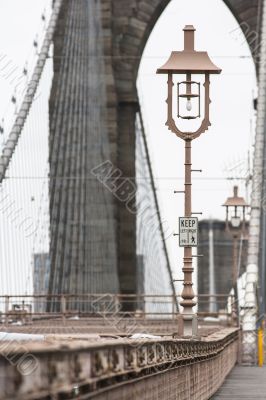 lampposts on brooklyn bridge