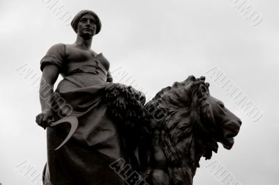 Statues in London in front of Buckingham Palace.