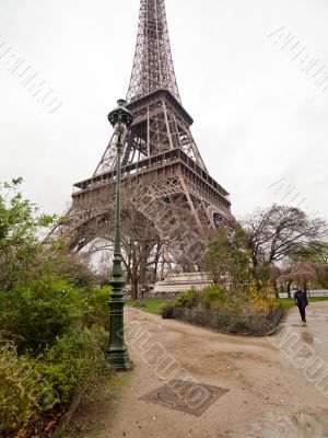 the eiffel tower in paris