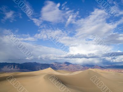 sand and mountains