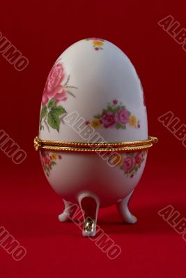 Porcelain box.