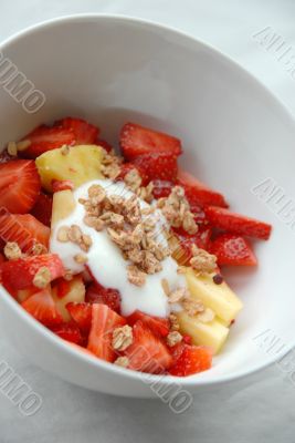 Muesli with fresh fruit