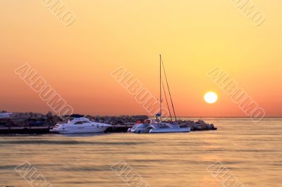 Sun set on the sea shore