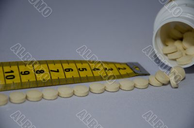 Measuring tape and pills-1