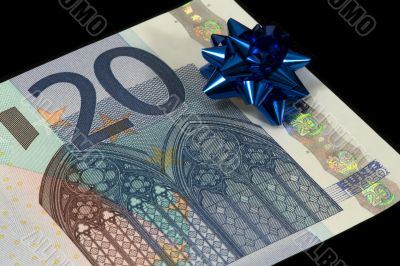 The banknote of 20 euro is a gift