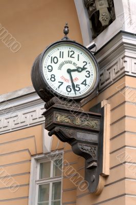 The clock on the wall at the Palace Square