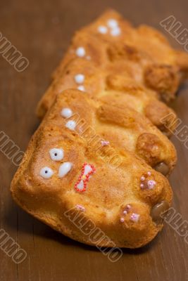 Cupcakes with filling in the form of bears on the table