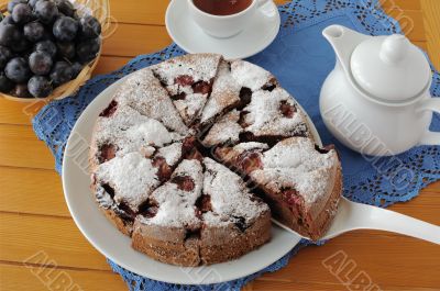 Sponge cake with plum