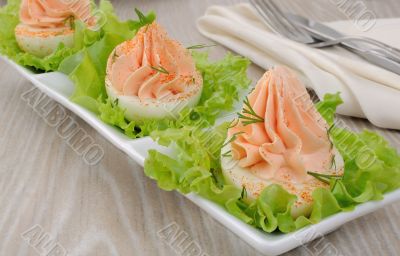 Eggs stuffed with salmon pate