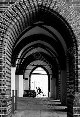 Round arch passage