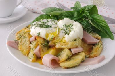 Fried potatoes with dill and ham with eggs Benedict