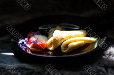 Pancakes, strawberries and cream