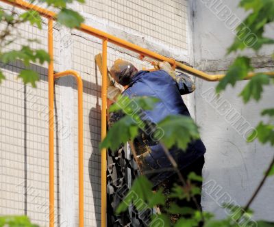  worker paints the pipe