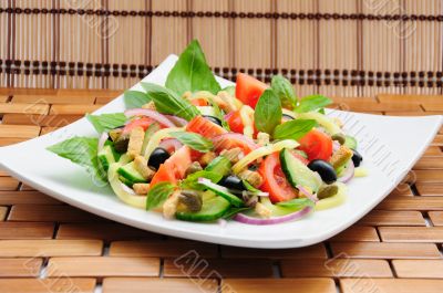 Vegetable salad with basil