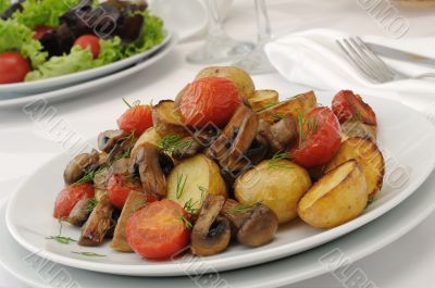  Fried mushrooms with sliced tomatoes and potatoes