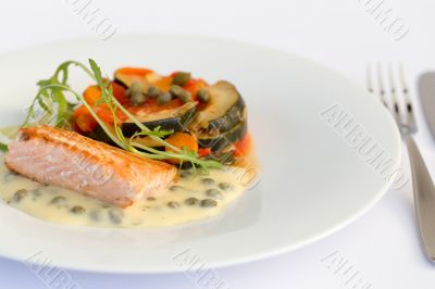 Fish fillet, sauce and vegetables