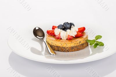 Cheesecake, strawberry and blueberry