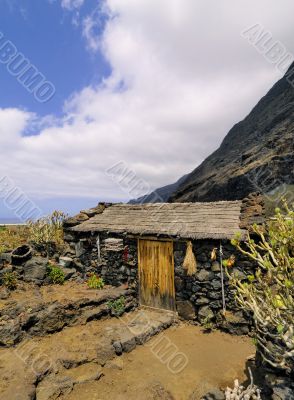 Poblado de la Guinea, Hierro