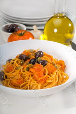 spaghetti pasta puttanesca