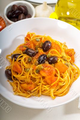 spaghetti pasta puttanesca