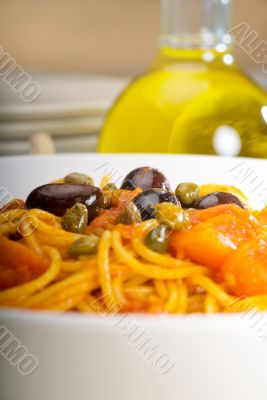 spaghetti pasta puttanesca